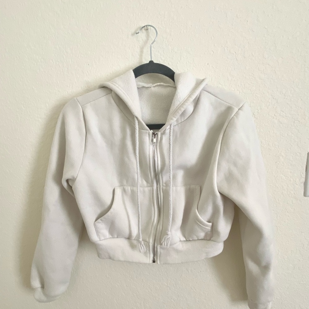 SOFT WHITE CROPPED HOODIE ^